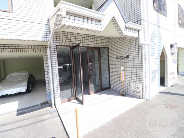 22/30 エントランス