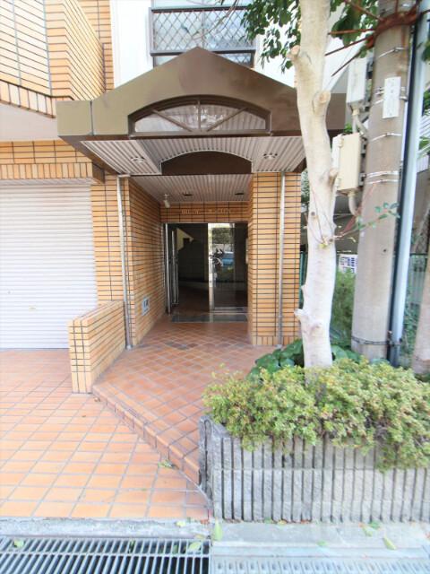 22/30 エントランス