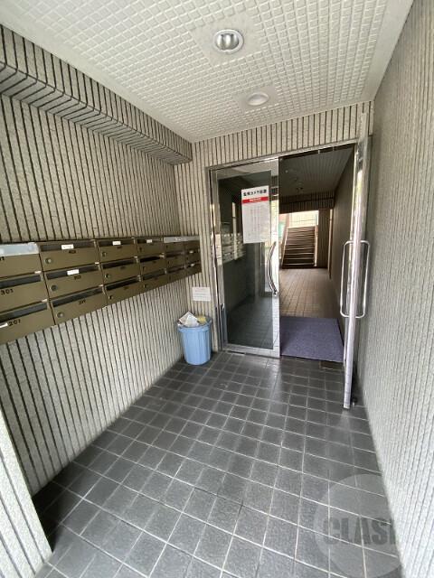 20/30 エントランス