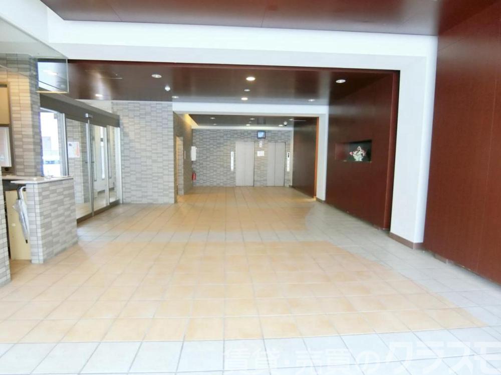 28/30 エントランス