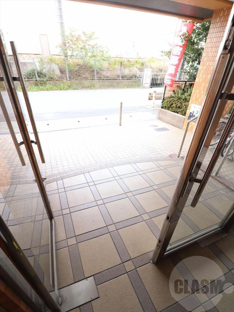 22/30 エントランス