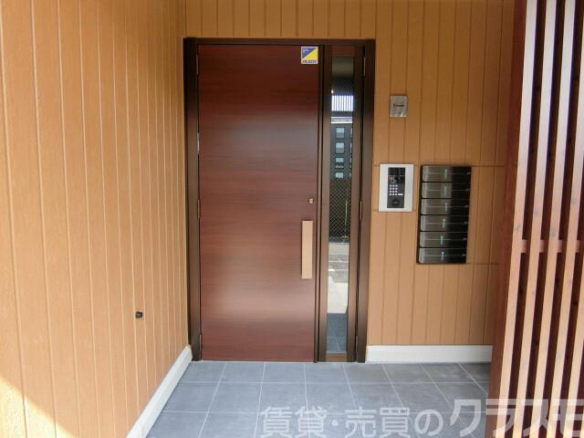 28/30 エントランス