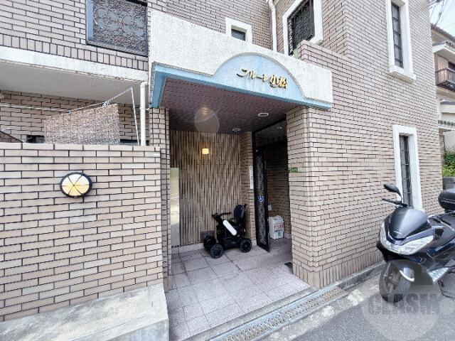 22/30 エントランス