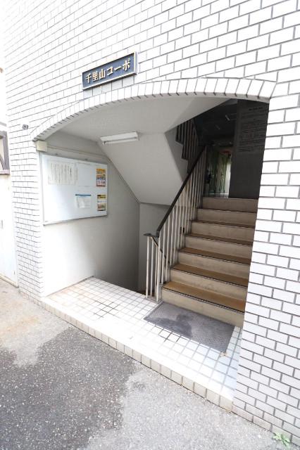 22/30 エントランス