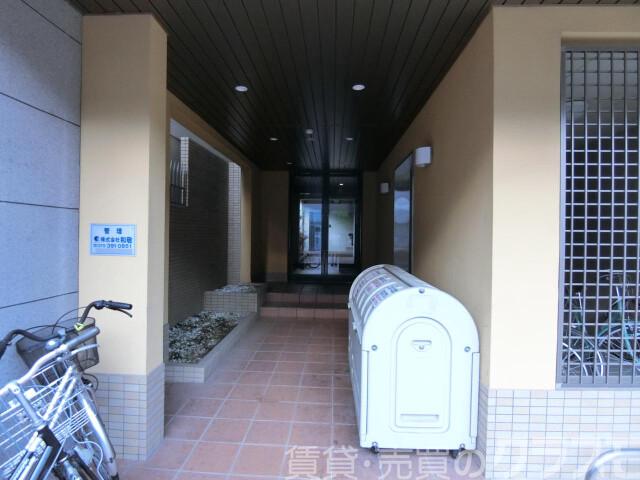 27/30 エントランス