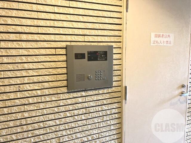 21/30 エントランス