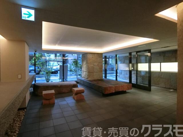 28/30 エントランス