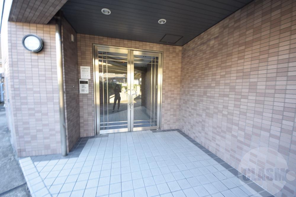 23/30 エントランス