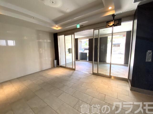 22/27 エントランス