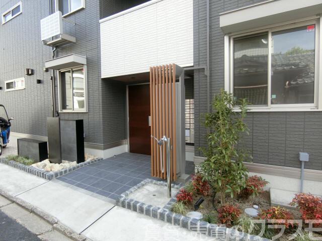 28/30 エントランス