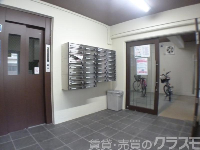 28/30 エントランス