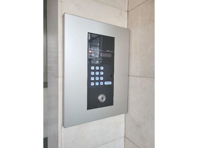 18/23 エントランス