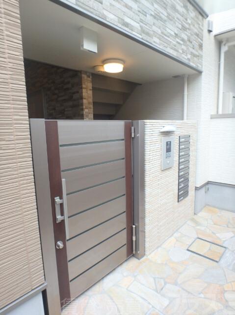 18/25 エントランス