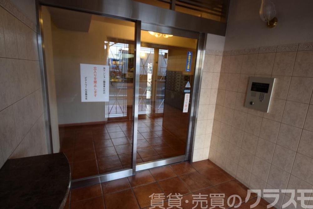 28/30 エントランス