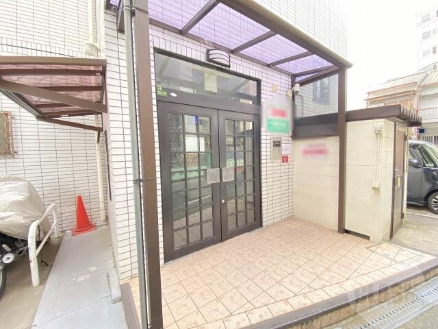 18/27 エントランス