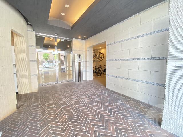 18/30 エントランス