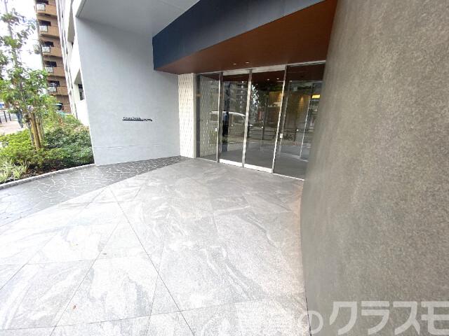 23/28 エントランス