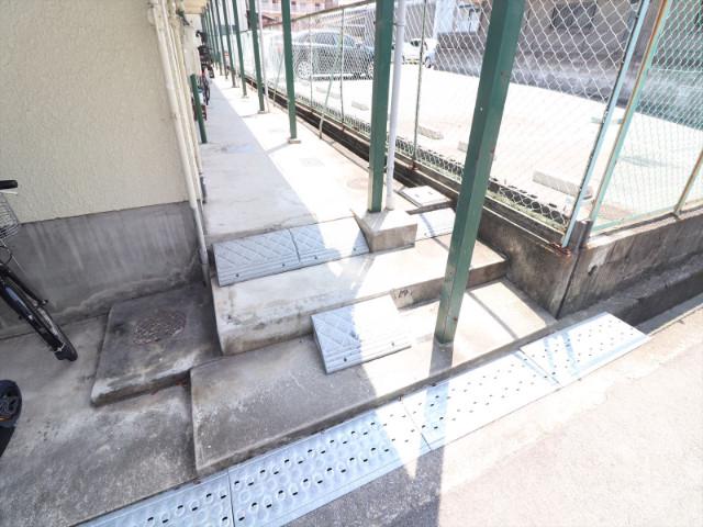 22/30 エントランス