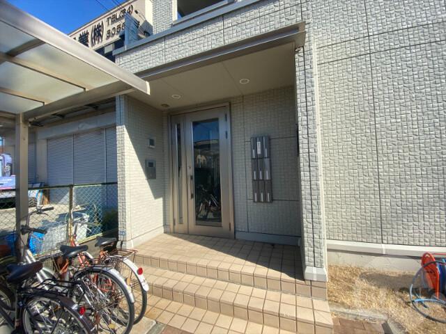 22/30 エントランス