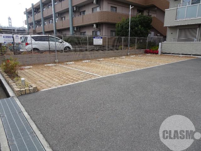22/28 駐車場