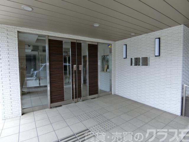 28/30 エントランス