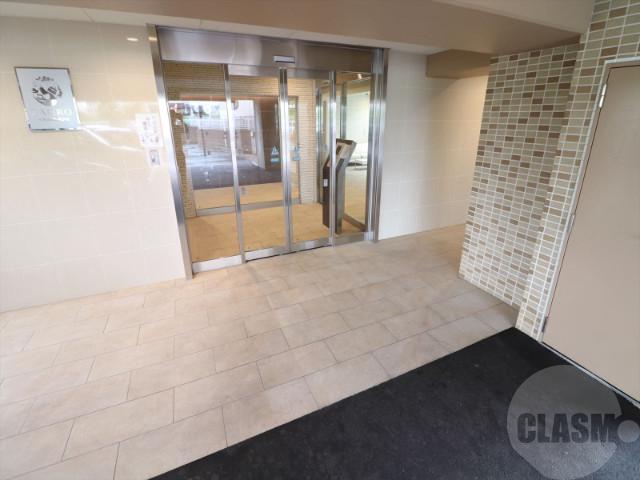 18/27 エントランス