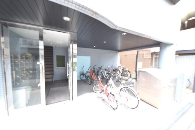 24/30 エントランス