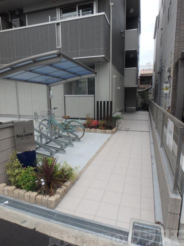 23/30 エントランス