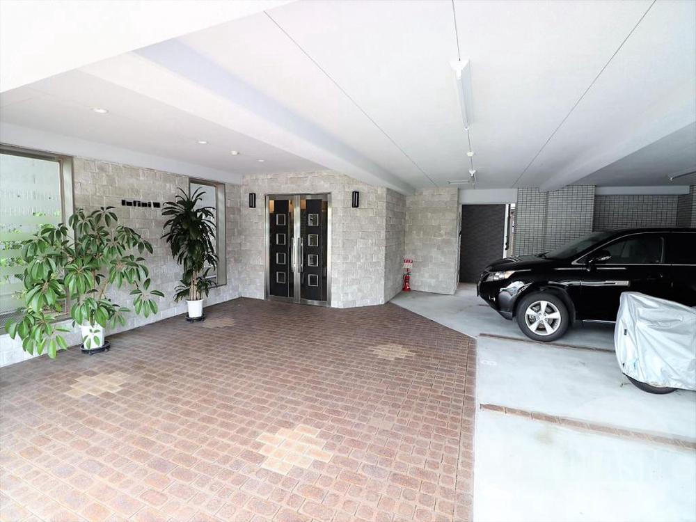 22/30 エントランス