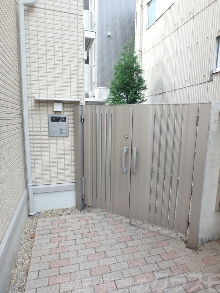 22/30 エントランス