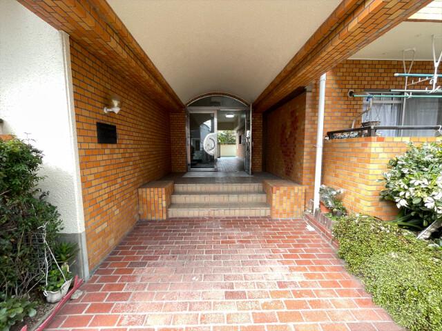 22/30 エントランス