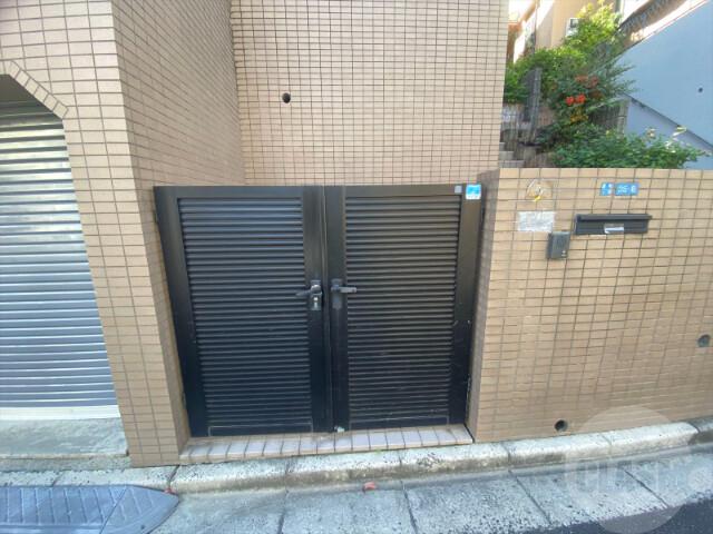 22/30 エントランス