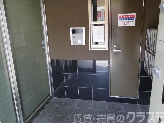 27/30 エントランス