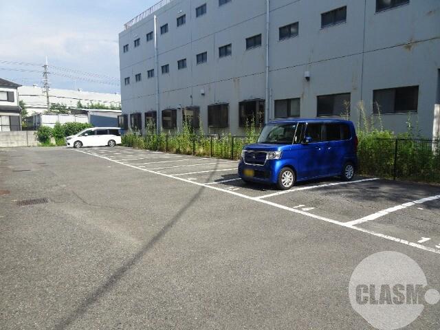 21/28 駐車場