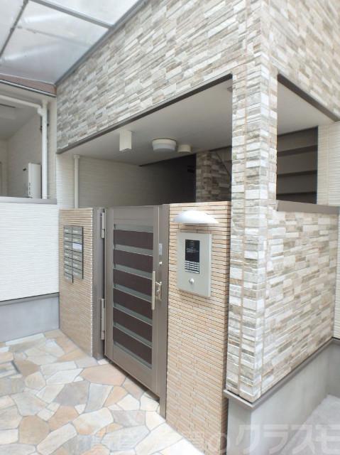 23/30 エントランス