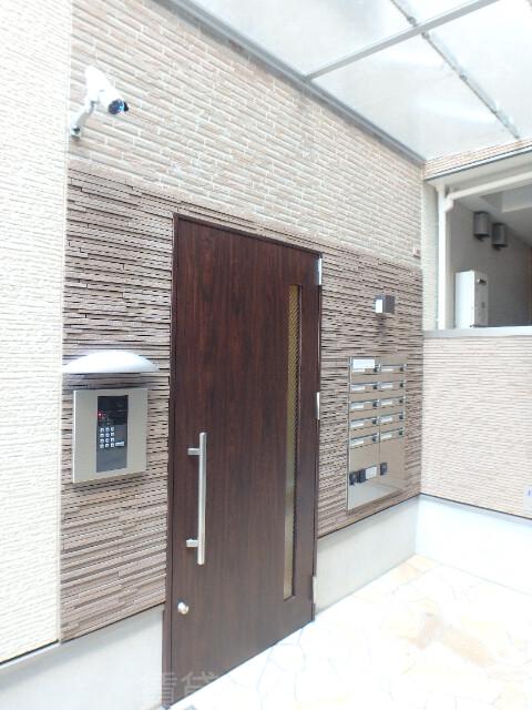 19/30 エントランス