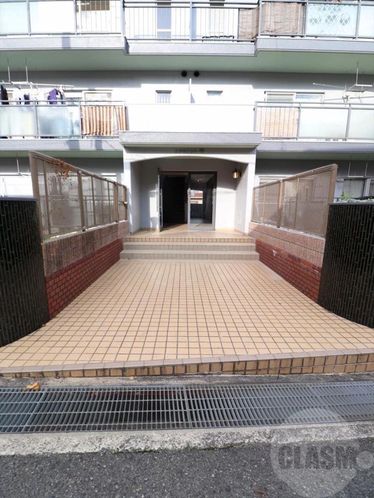 22/30 エントランス