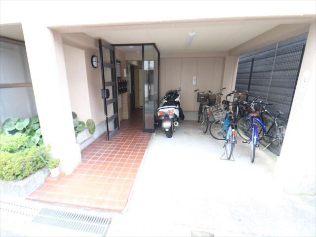 22/30 エントランス