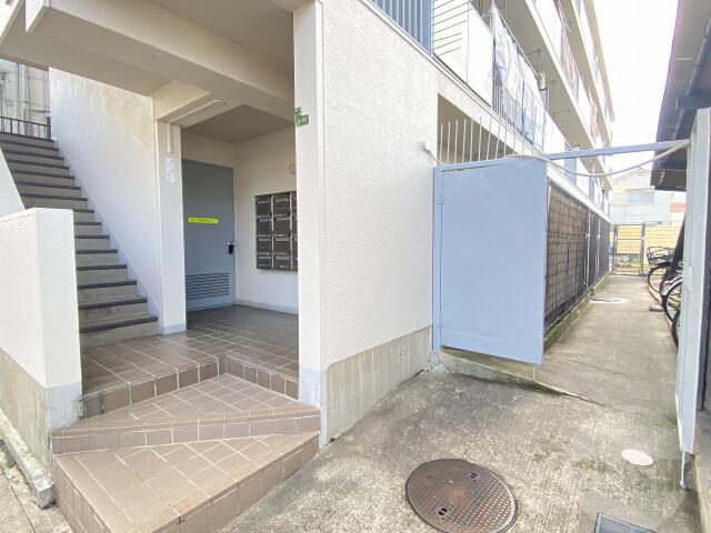 17/28 エントランス