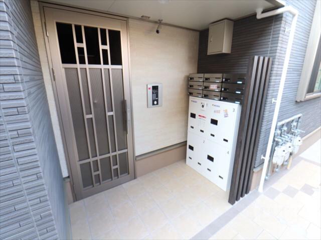 19/27 エントランス