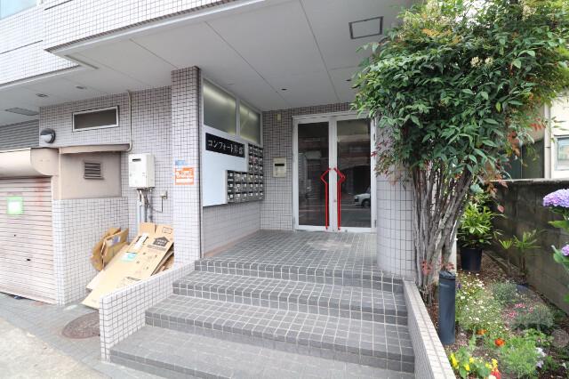 22/30 エントランス