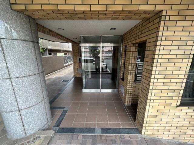 22/30 エントランス