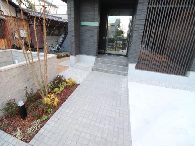 22/29 エントランス