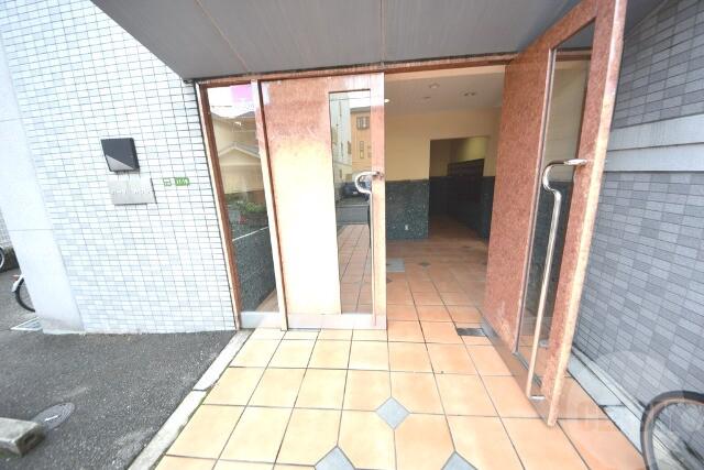 21/30 エントランス