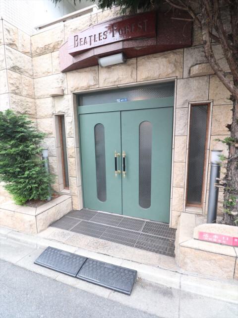 23/30 エントランス