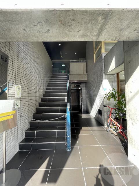 21/30 エントランス