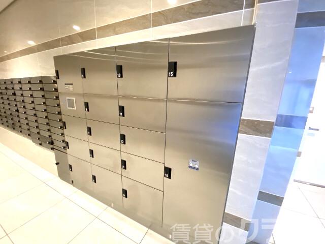 23/27 エントランス