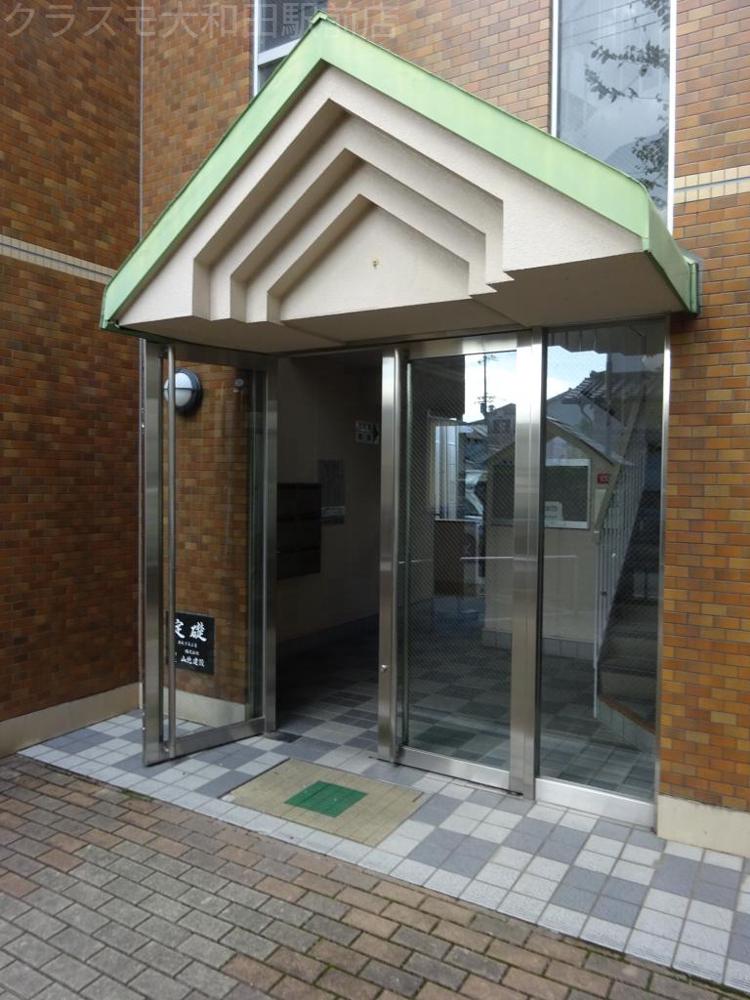 22/27 エントランス