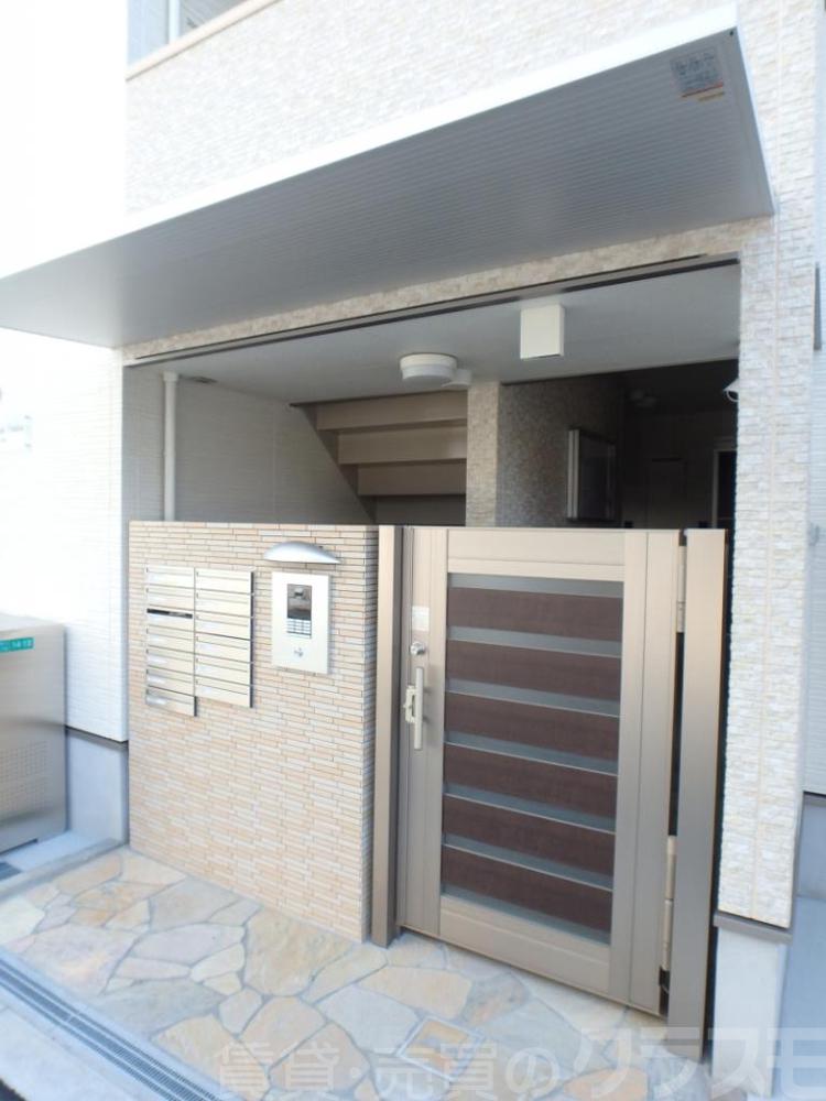 16/21 エントランス