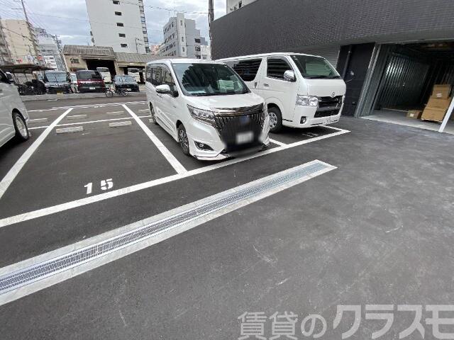 23/28 駐車場